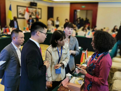 十一個(gè)一帶一路國(guó)家商務(wù)考察團(tuán)來訪成都咪貝科技公司