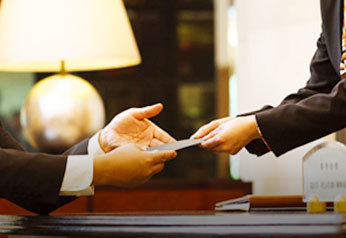 商務咨詢 企業航行中的燈塔與羅盤